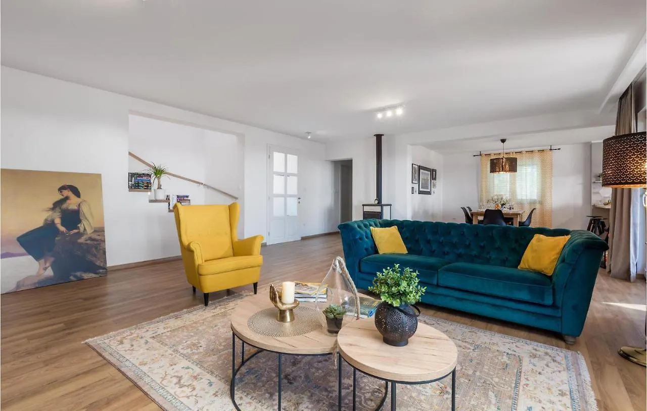 Stunning Home In Banjol