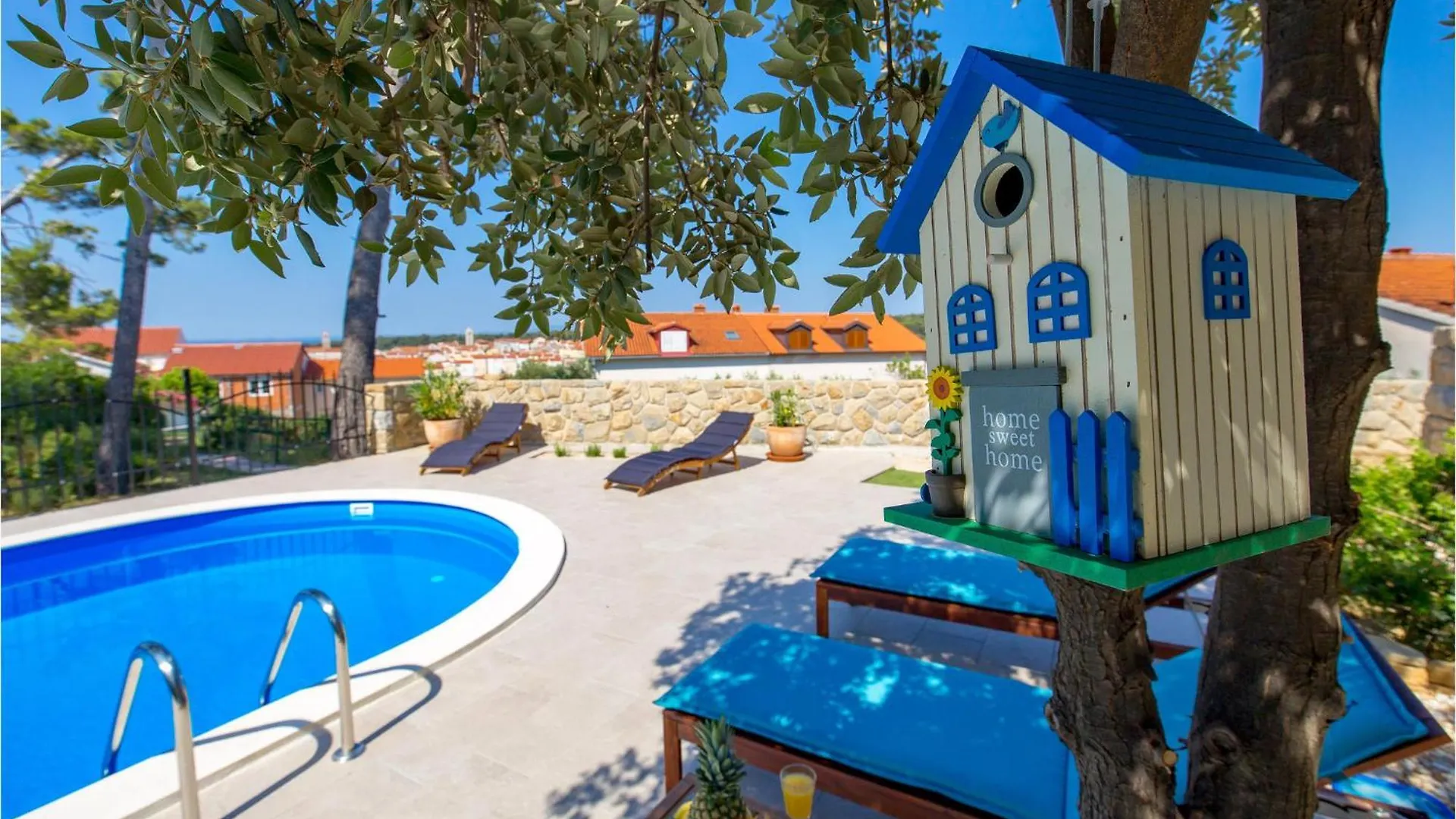 Stunning Home In Banjol 0*,
